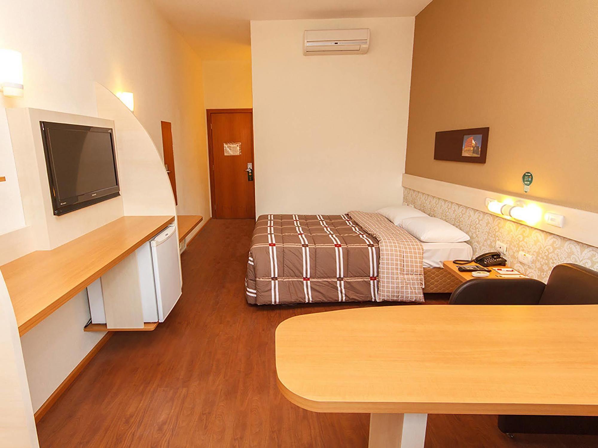 Hotel 10 Дорадус Екстериор снимка