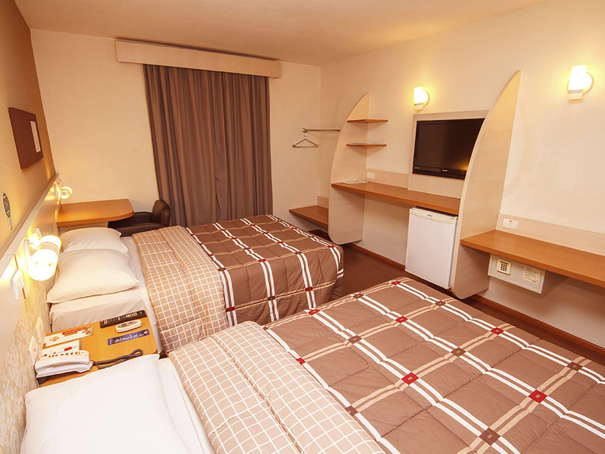 Hotel 10 Дорадус Екстериор снимка