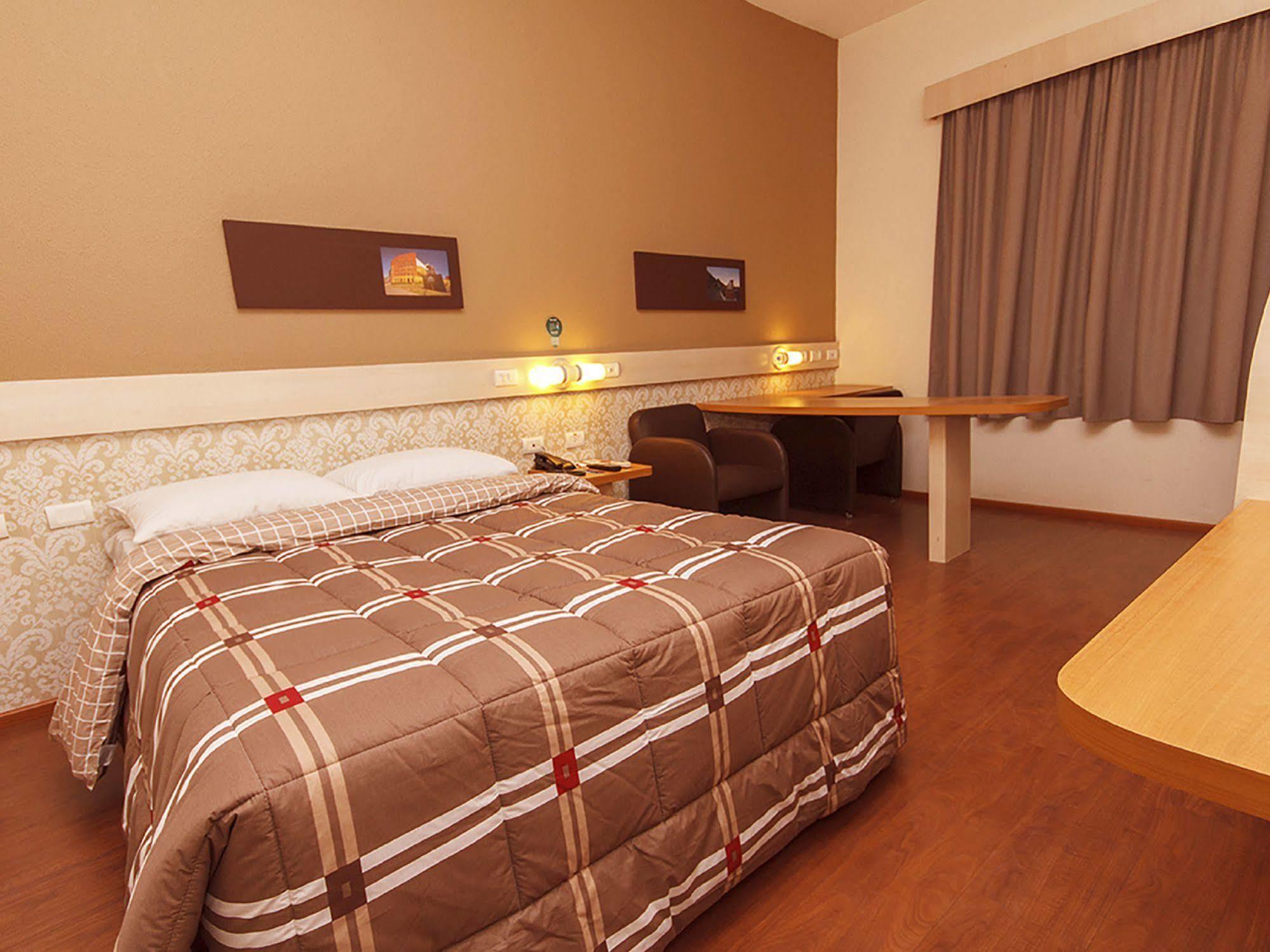 Hotel 10 Дорадус Екстериор снимка